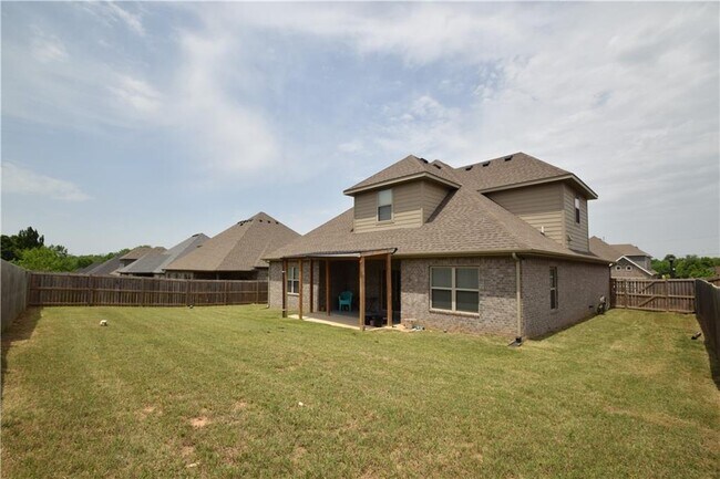 Building Photo - 4203 SW Bermuda Ave