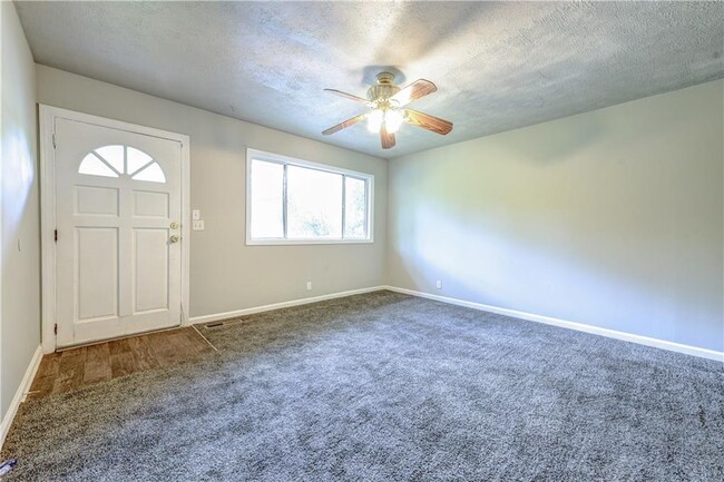 Building Photo - 5904 Heatherwood Ln
