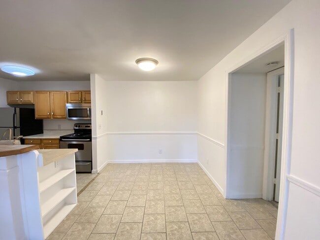 Building Photo - 6166 Westgate Dr