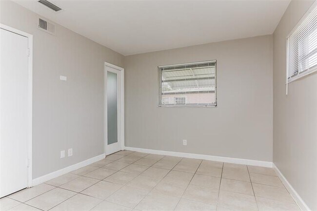 Building Photo - 3611 NW 36th St