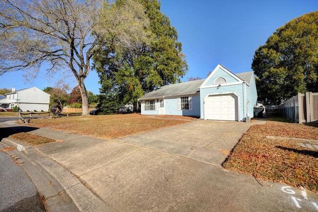 Building Photo - **Charming Ranch-Style 2-Bedroom Home with...