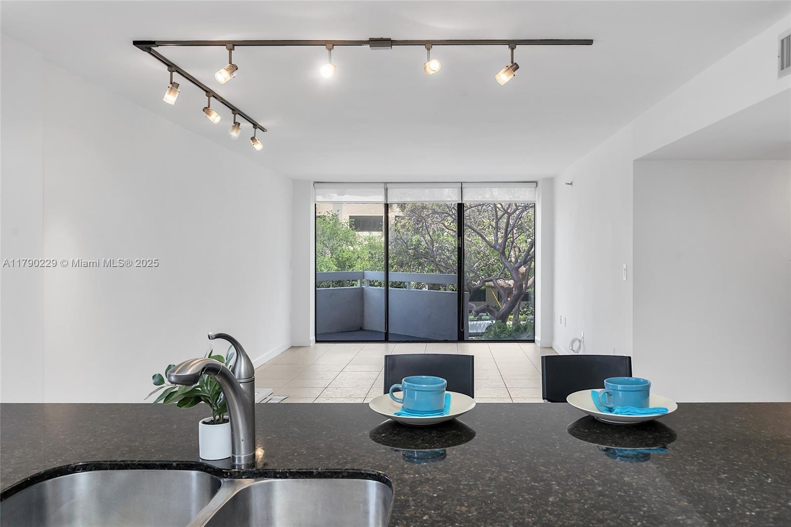 Building Photo - 2501 Brickell Ave