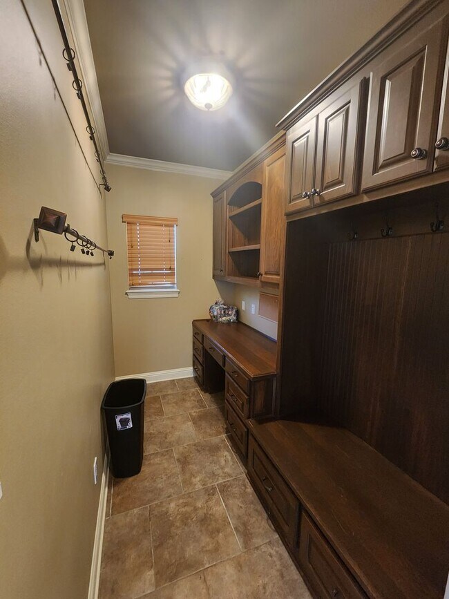 Primary Photo - 4 Bedroom 2 Bath (Gardens Of Southgate)