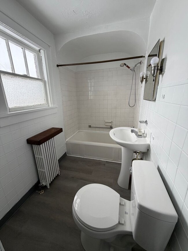 Building Photo - 2528 Sunset Blvd