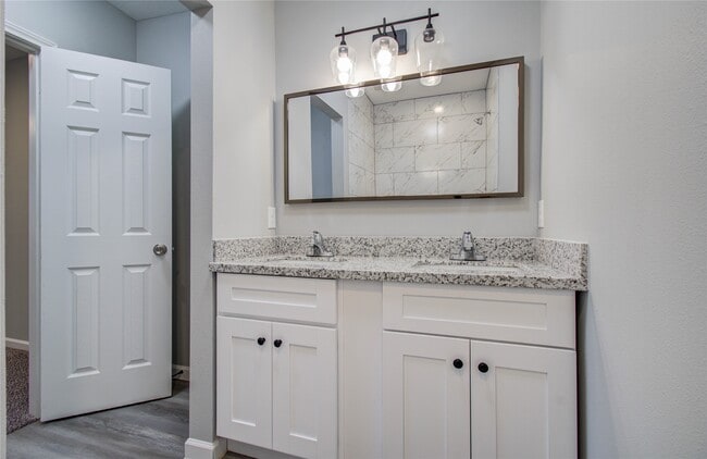 Building Photo - 9414 Lanewood Dr