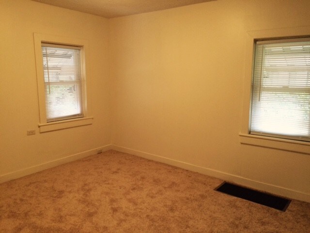 Livingroom - 144 Alexander Ave