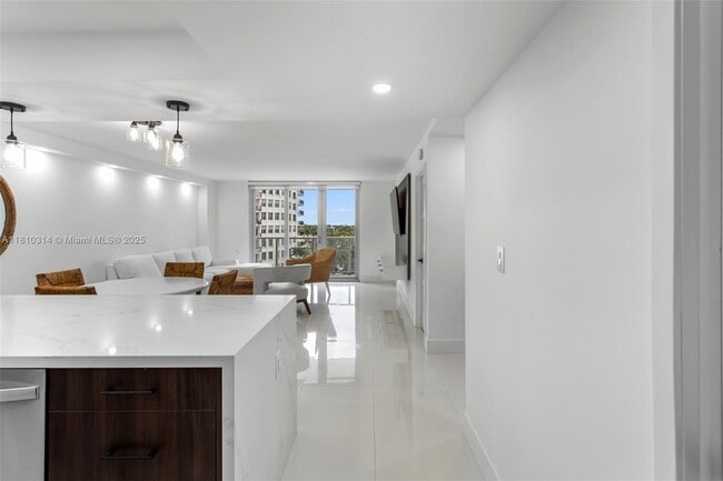 Building Photo - 5701 Collins Ave