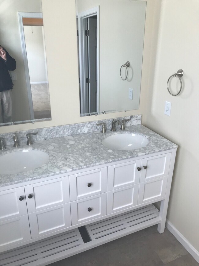 Building Photo - Arden Townhome: Commuter's Wishlist