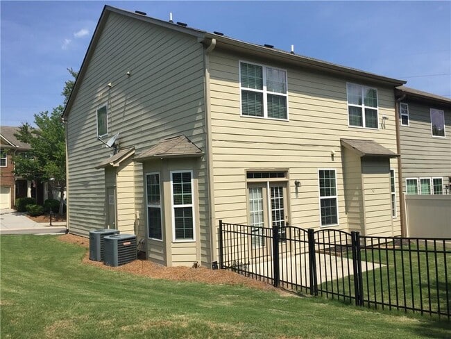 Building Photo - 3338 Castleberry Village Cir