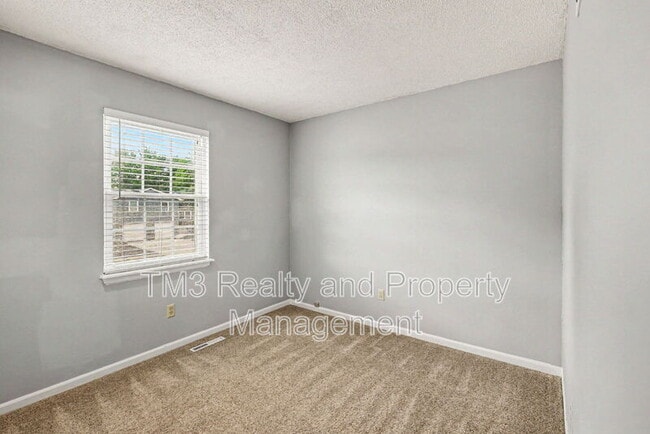 Building Photo - 1324 E 152nd Terrace
