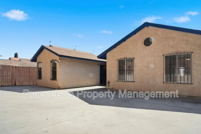 Building Photo - 3408 Clavelita St