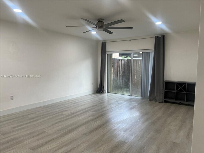 Building Photo - 9621 SW 77th Ave