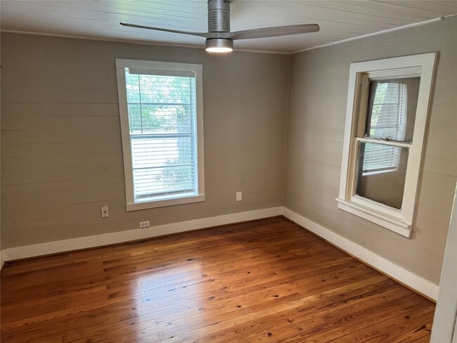 Building Photo - 413 Genoa Red Bluff Rd
