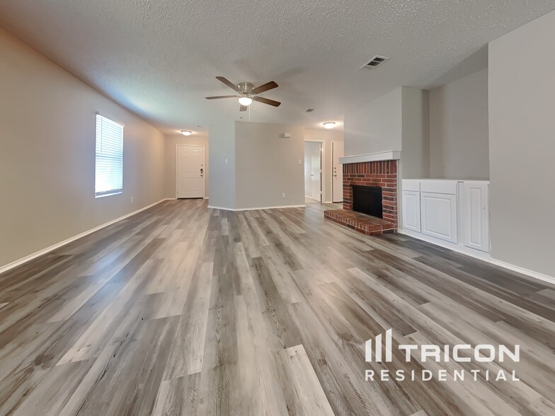 Building Photo - 5221 Bedfordshire Dr