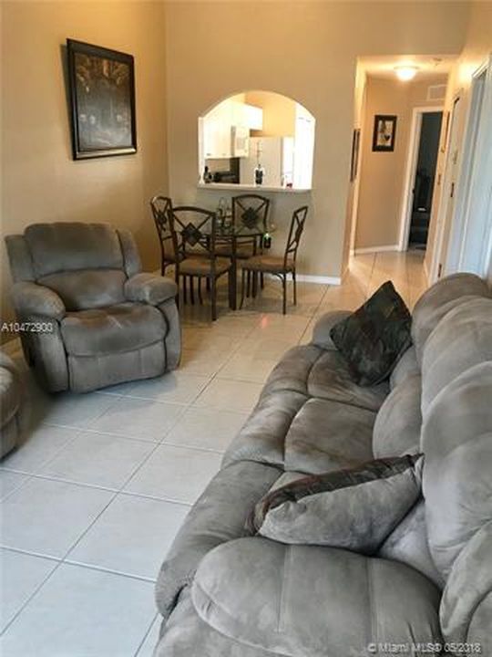 Building Photo - 2621 SE 12th Rd