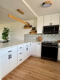 Building Photo - 975 Ala Lilikoi St