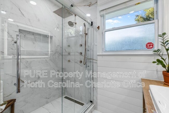 Building Photo - 1638 Academy St