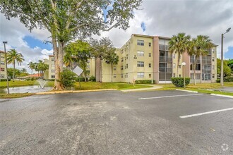 Building Photo - 1820 SW 81st Ave
