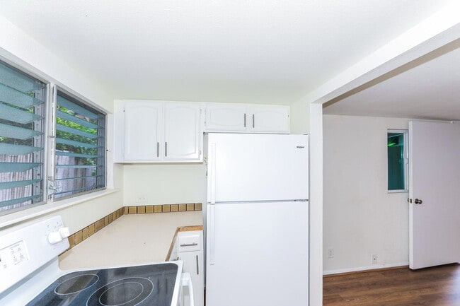 Building Photo - Kahala Avenue Beachside - remodeled 2 bedroom, 1 bath with Luxury Vinyl Plank Flooring