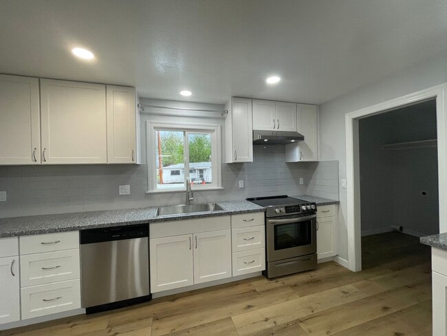 Building Photo - 1-148 1/2 Winema Way