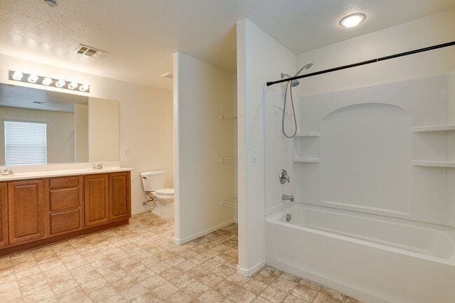 Building Photo - Charming 3-Bedroom Townhome in 89044 with Gated Porch, Walk-In Pantry & Spacious Primary Suite