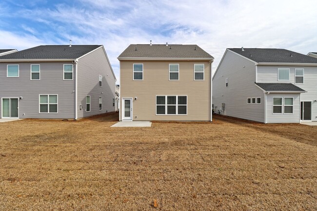 Building Photo - Spacious 3BR Home with Community Pool!