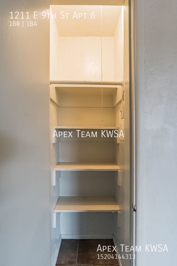 Building Photo - 1211 E 9th St