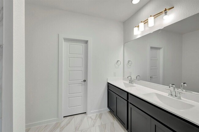 Building Photo - 32510 Lantana Flds Rd