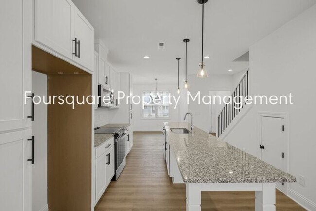 Building Photo - Modern 4-Bed / 3.5-Bath Townhome with Main Level Hard-Surface Floors , Back Patio – Easy Access t...