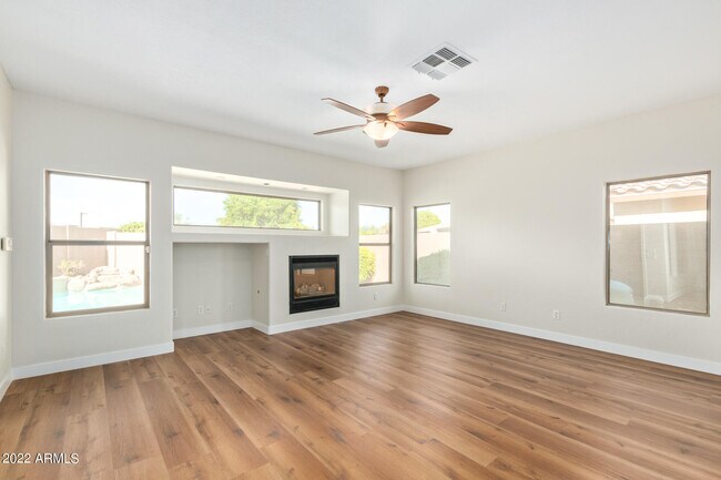 Building Photo - 13232 W Edgemont Ave