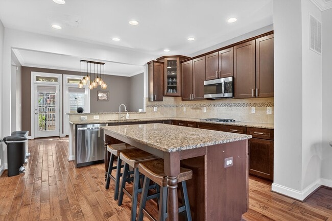 Building Photo - 7902 Yellowstone Way