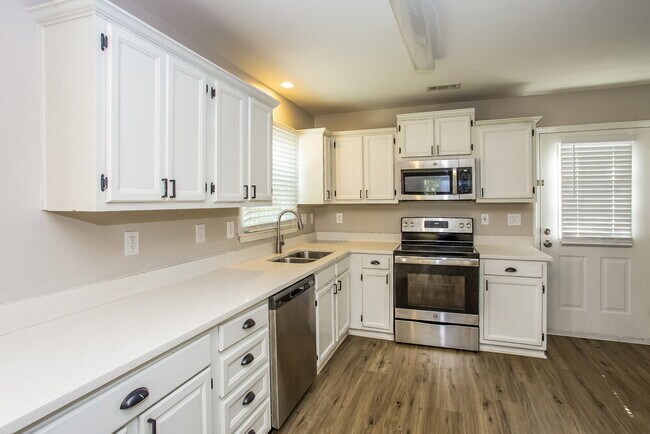 Building Photo - 11025 Ballards Pond Ln