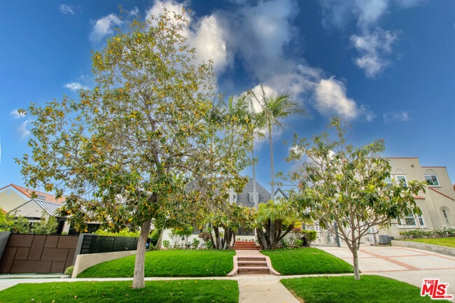 Building Photo - 449 S Citrus Ave