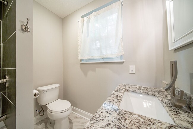 Building Photo - 4 bedroom/3 bath, 3711 sqft in Midtown!