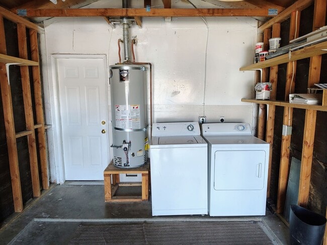 Building Photo - Charming 2 Bed 1 Bath Condo in Tehachapi!
