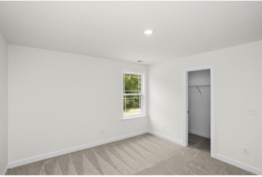 Building Photo - 5021 Salient Dr