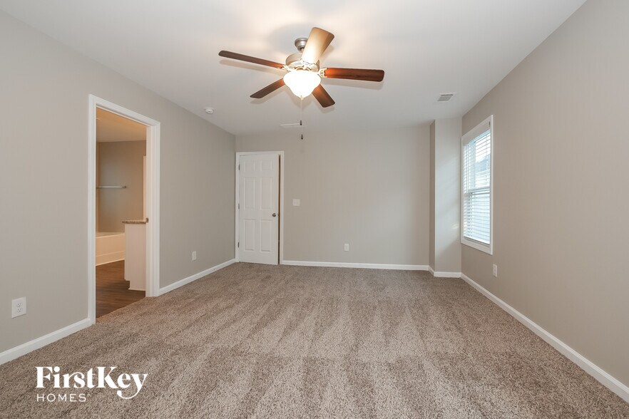 Building Photo - 28 E Newnan Rd