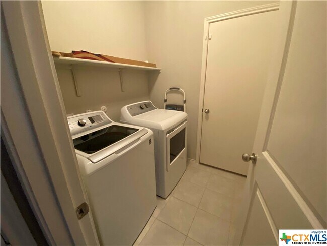 Building Photo - 180 Martha Dr