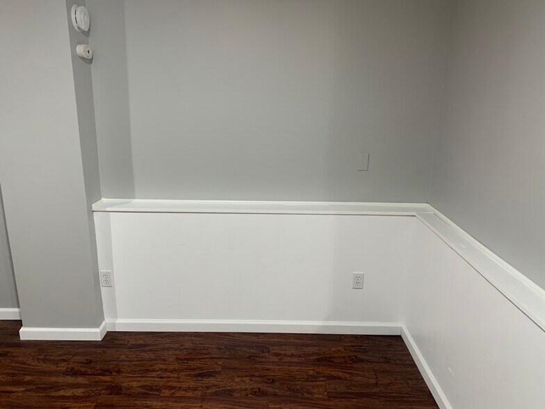 Building Photo - 398 Sunset Dr