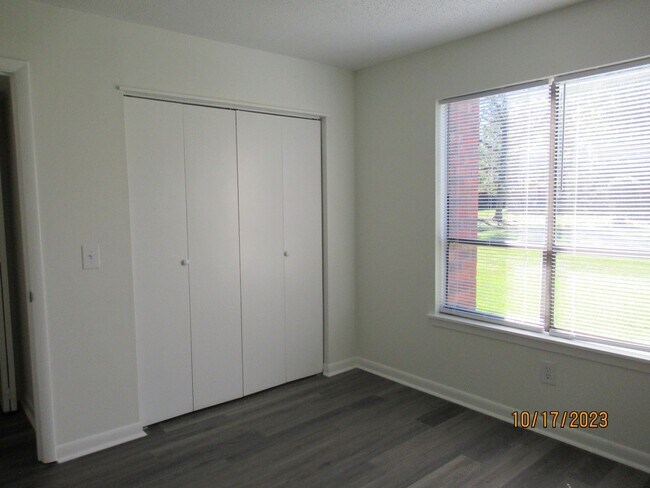 Building Photo - Willow Run Apartments