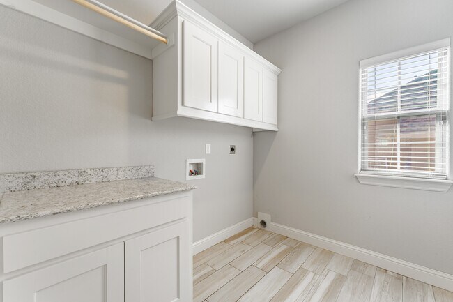 Building Photo - 2237 Aspen