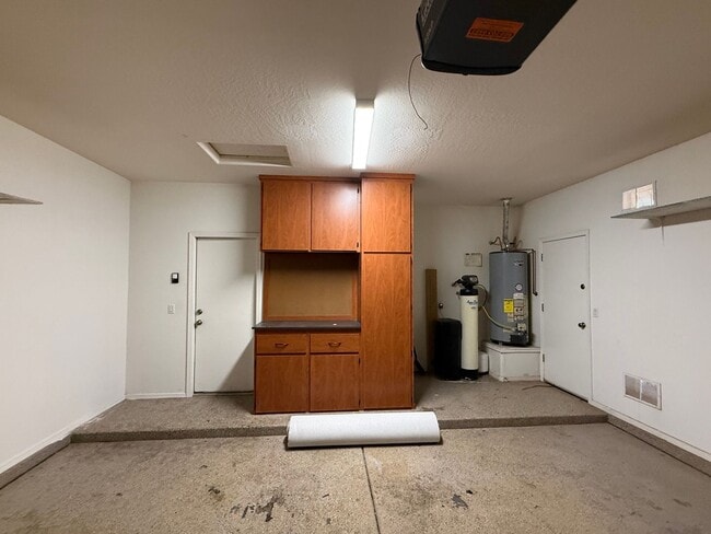 Building Photo - This is a great home located in Seville