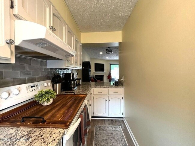 Building Photo - 940 Linden Rd