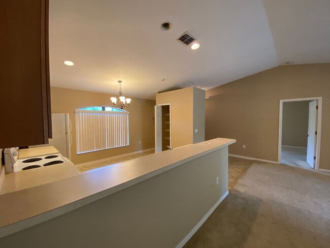 Building Photo - Desirable SW Ocala Neighborhood 3/2/2 **Wo...