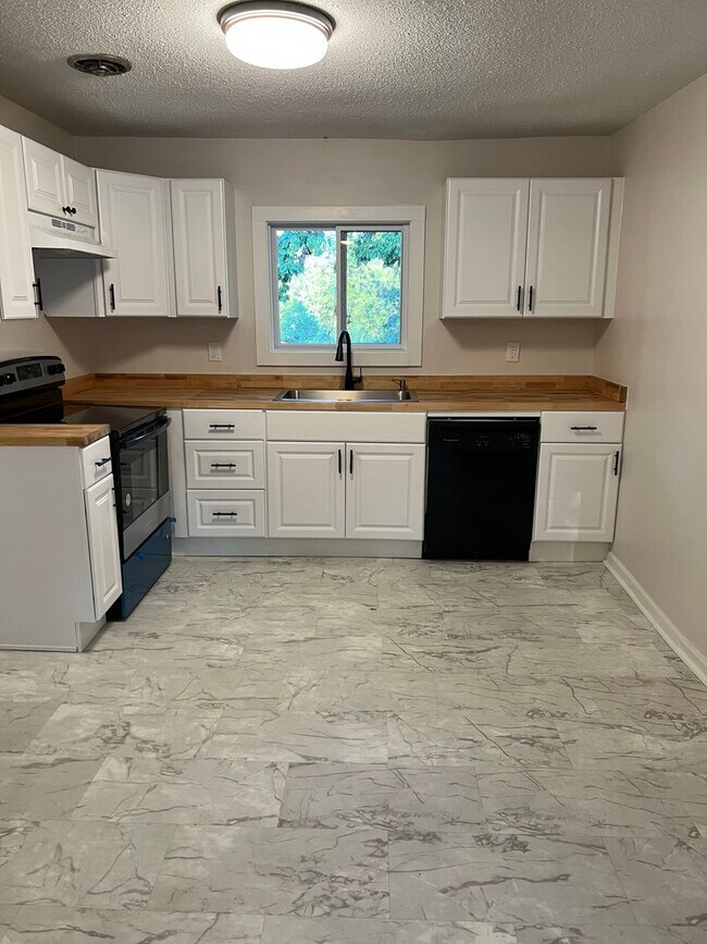 Building Photo - 111 Perrin Ave