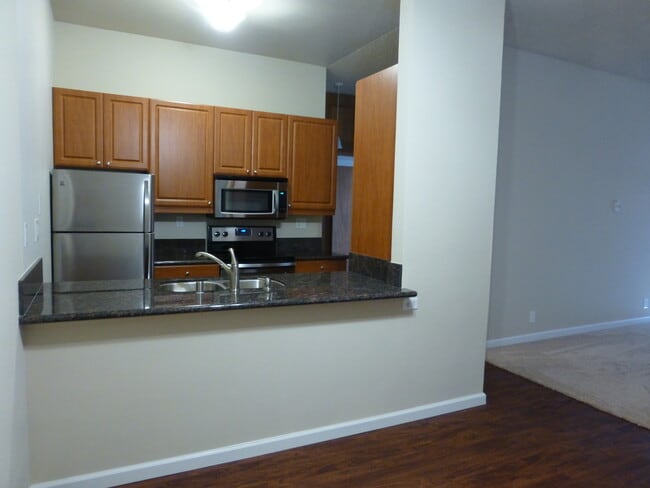 Building Photo - 2BD 2BA Condo with 2 Assigned Parking in P...