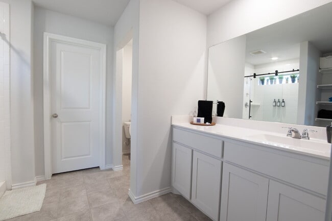 Building Photo - Serene 3BD Fort Worth Oasis | All Utilities Included | Near Alliance Hub
