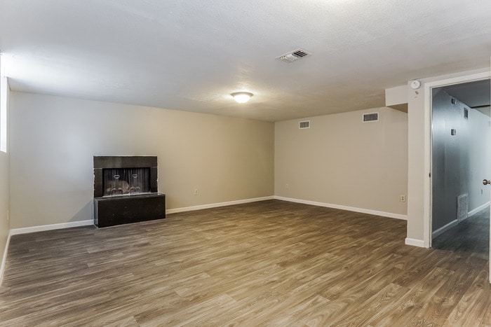 Building Photo - 924 Green Forest Dr