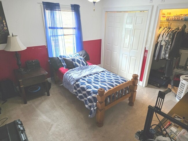 Building Photo - 913 Pleasant Valley Rd