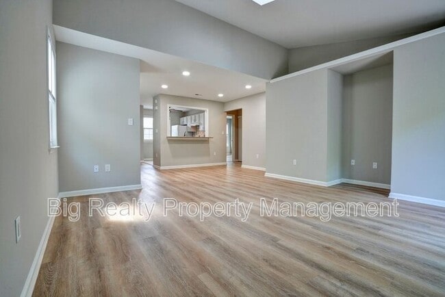Building Photo - 1732 Rosewood Ct